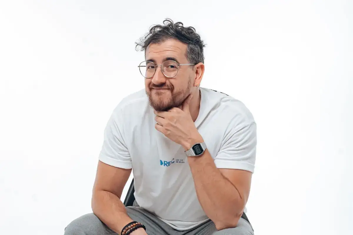 Imagem do comediante Afonso Padilha